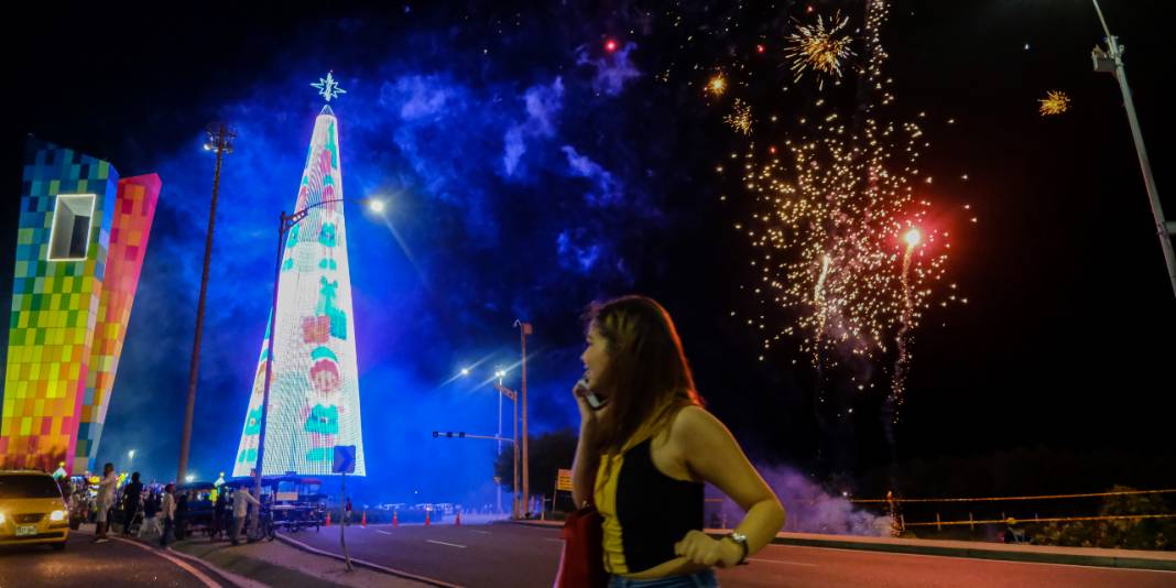 Kolombiya'da Noel heyecanı: Sokaklar ışıklandırıldı 7